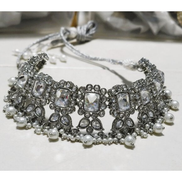 Reverse AD Choker in Silver Setting - Picture 3 of 3